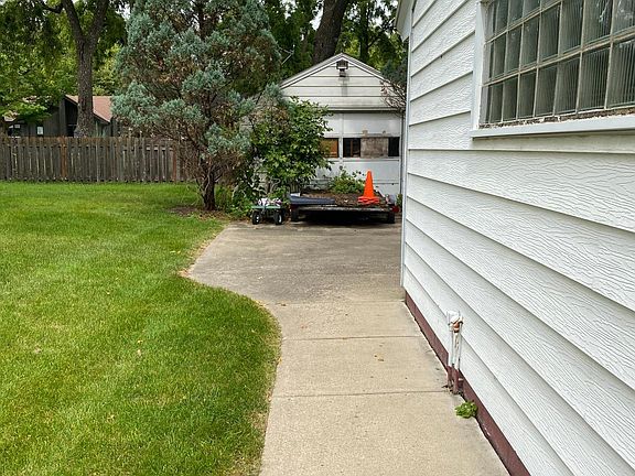 4th image of 912 13th Ave SW