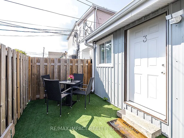 43.5 King St E — Photo 1