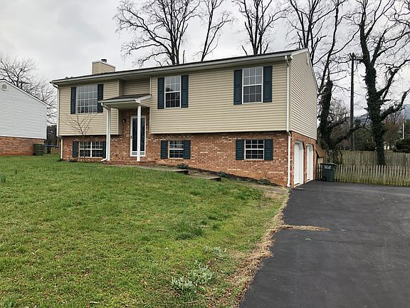 2nd image of 1030 Courtney Cir