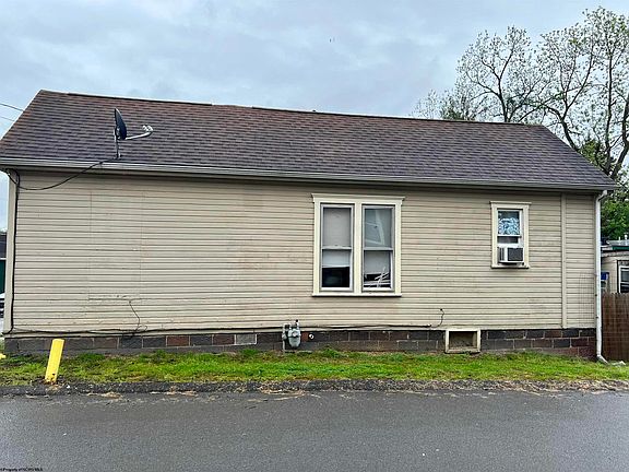 2nd image of 816 Emerson St