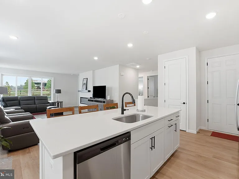 615 Clover Ln — Photo 18