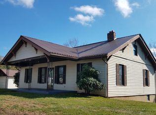 606 Academy St, Canton, NC 28716