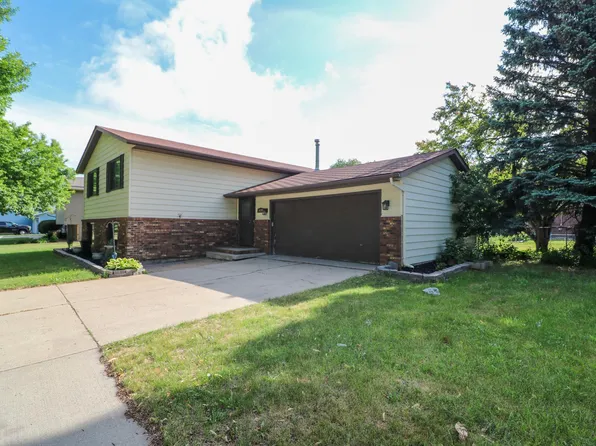 1420 23rd St S, Fargo, ND 58103