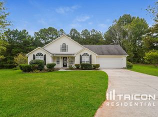 2051 Meadowglen Ln, Loganville, GA 30052