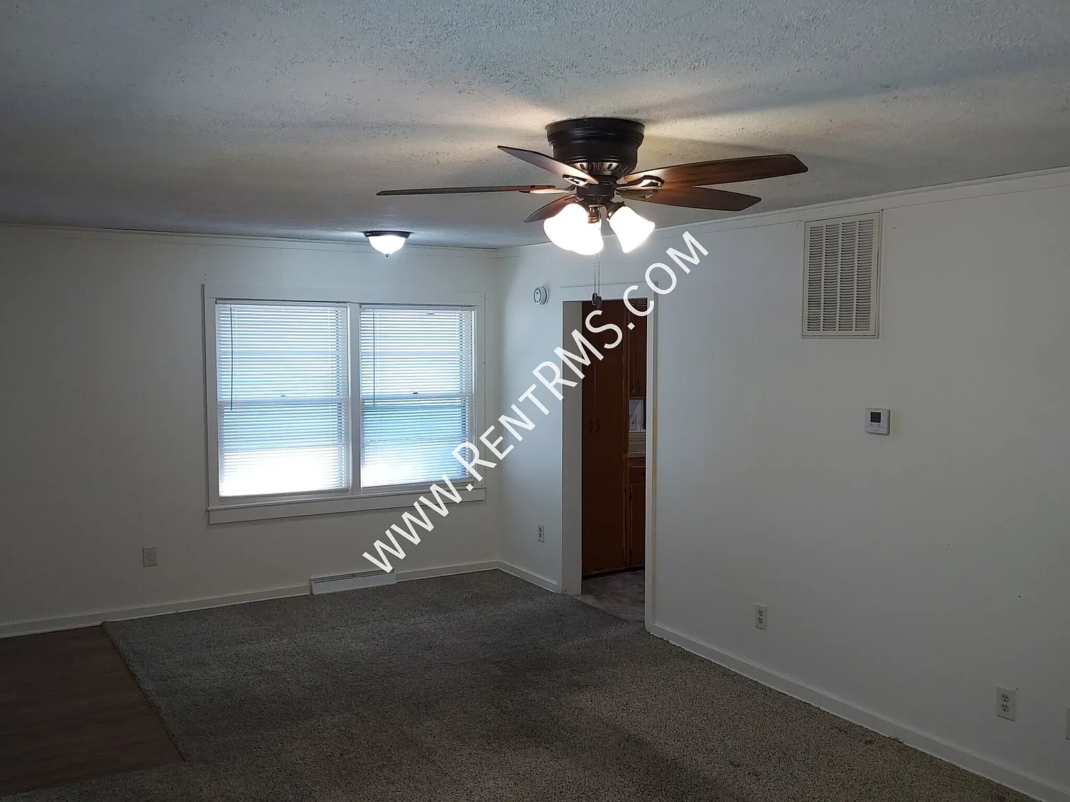 1703 Se Pennsylvania- 3 Bed/1 Bath — Photo 3