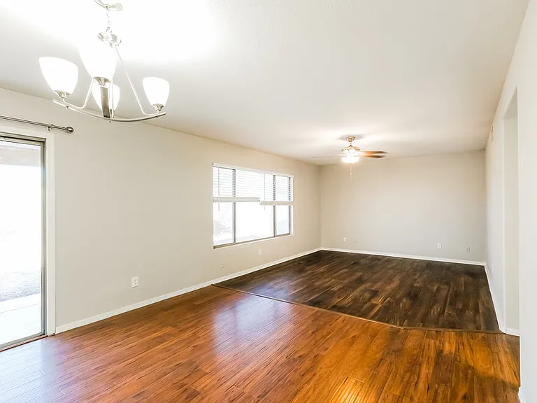 3802 N 104th Ave — Photo 5