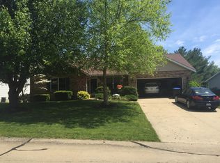 981 Forest View Dr, Columbia, IL 62236