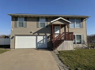 6107 Appomattox Rd, Davenport, IA 52806