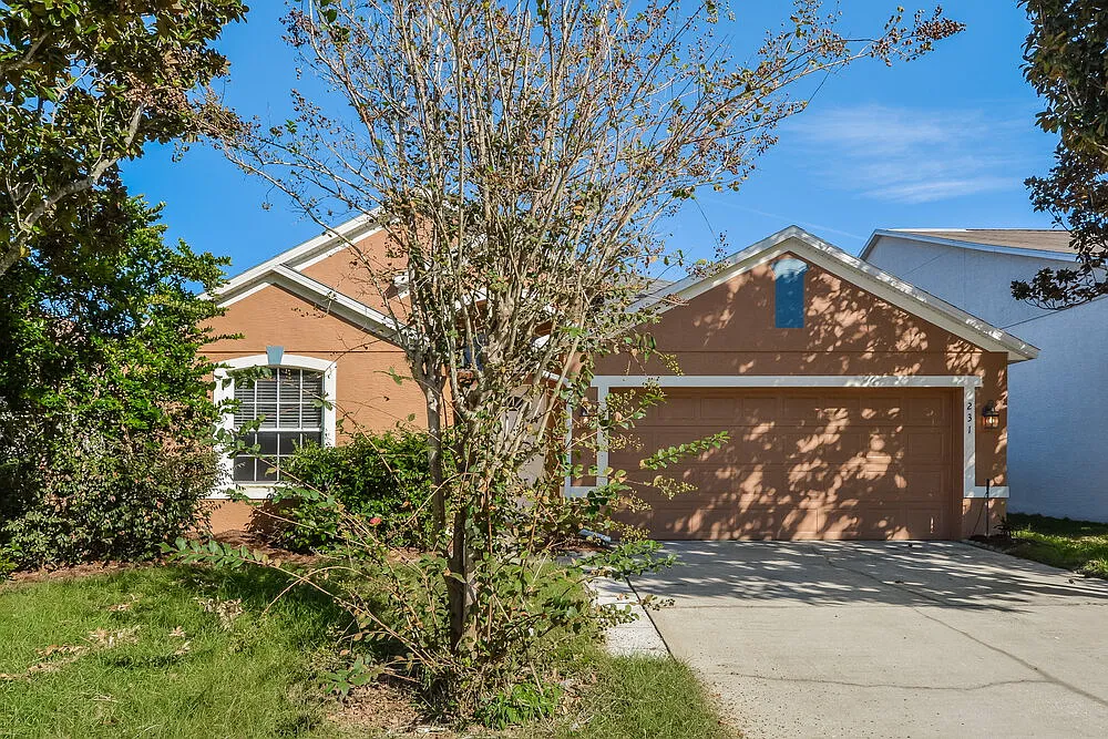 4 bed, 2.0 bath, 1798 sqft, $2,520 — Photo 1
