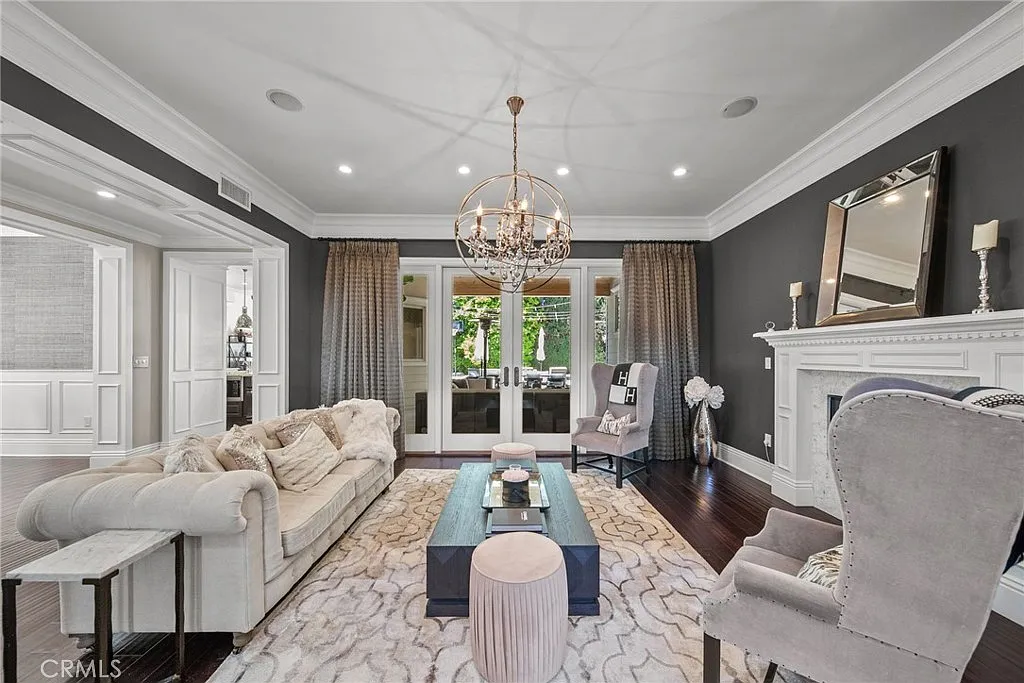 5 bed, 5.5 bath, 3971 sqft, $17,500 — Photo 2