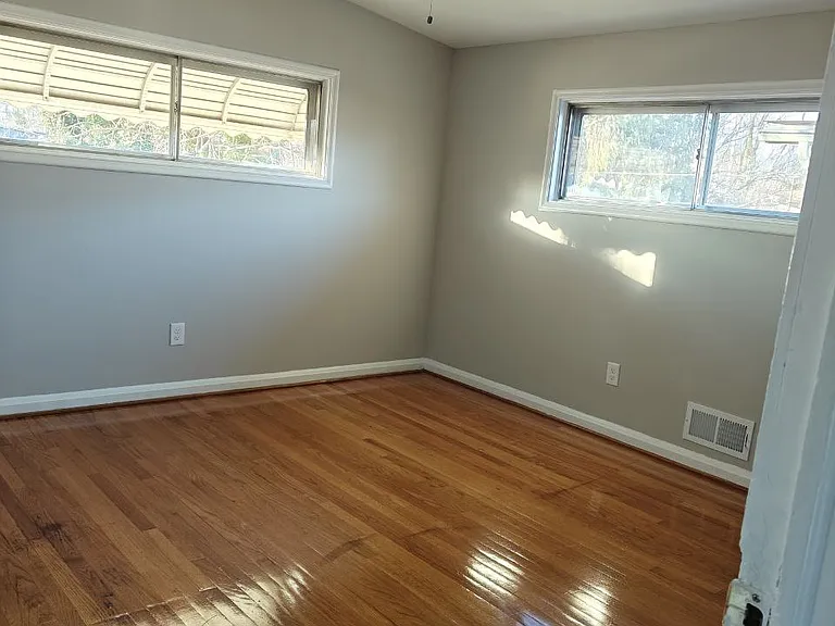 7423 Kalton Ct — Photo 10