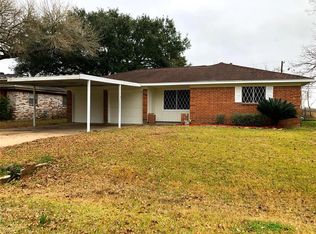 529 Sims St, Angleton, TX 77515