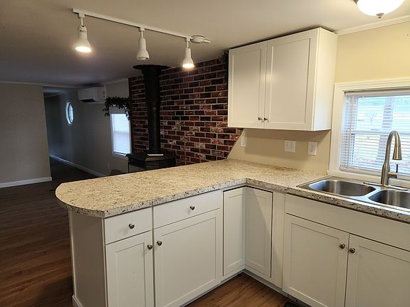 3rd image of 47 McQuaid St