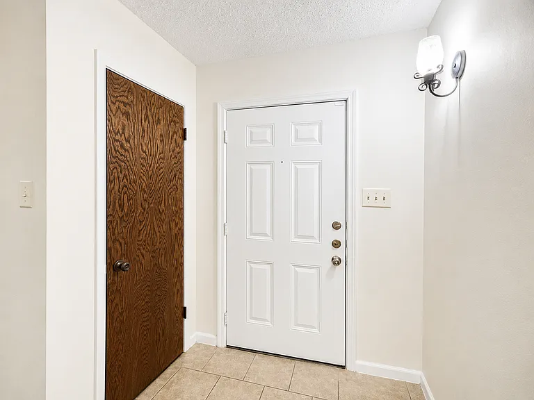2211 Wheeler Ave — Photo 10