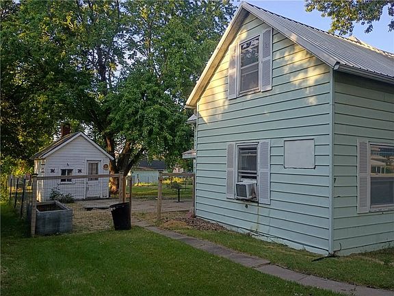 2nd image of 119 W 3rd St
