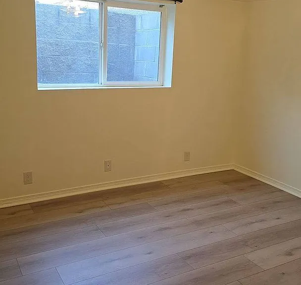 151 E Maple St — Photo 11
