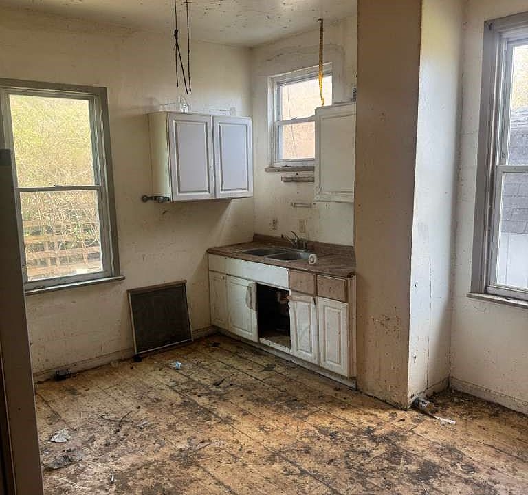 2nd image of 144 Kings Rd