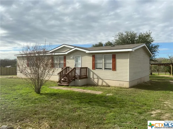 153 Davie Ln, Marion, TX 78124