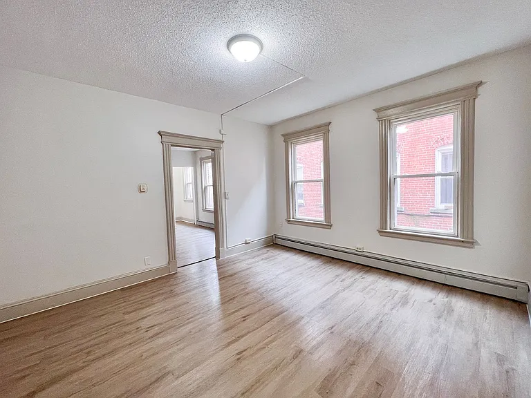 35-37 Bond St — Photo 9