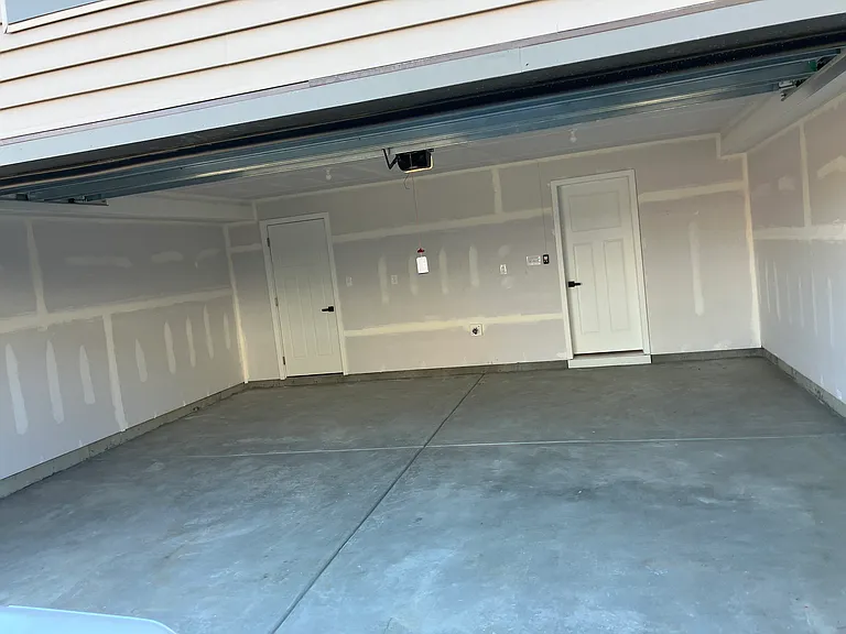 343 E Cochran St — Photo 5