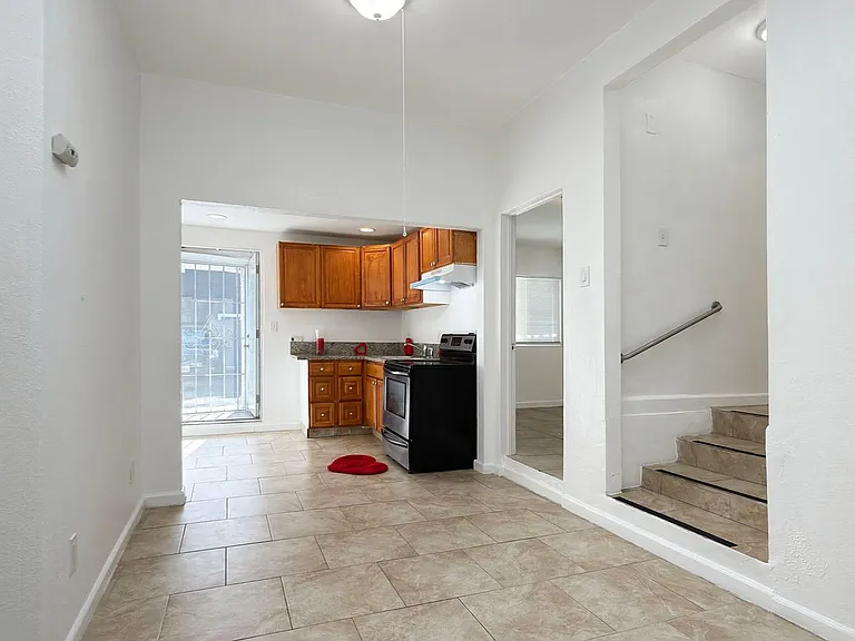 2657 E Monroe St — Photo 7