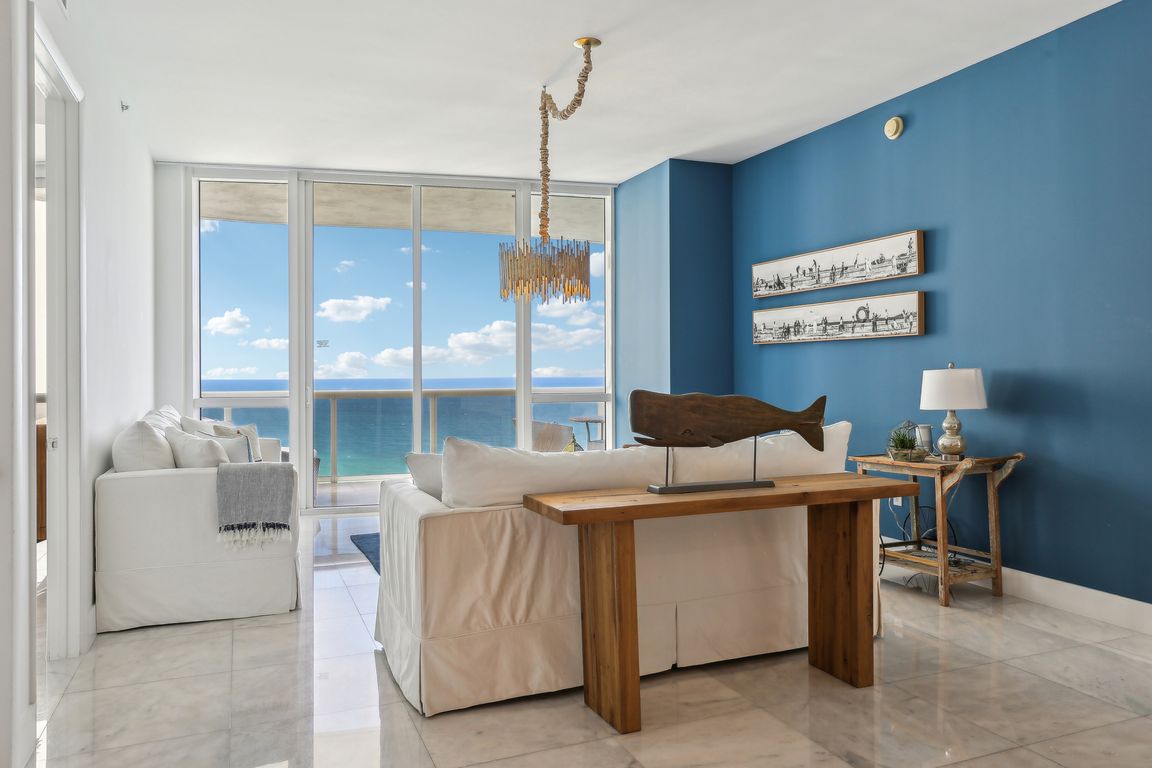 Collins Ave 1603-006.jpg