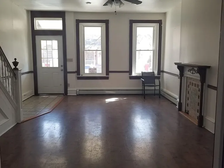205 Noble St — Photo 3