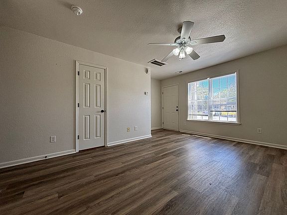 3rd image of 60-5 Rainbow Rd
