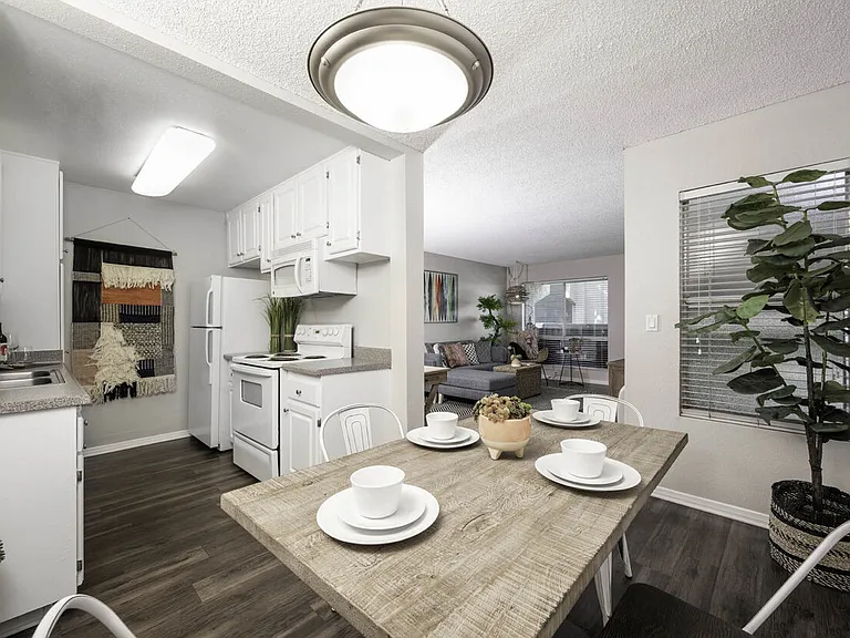 Axiom Tustin — Photo 24