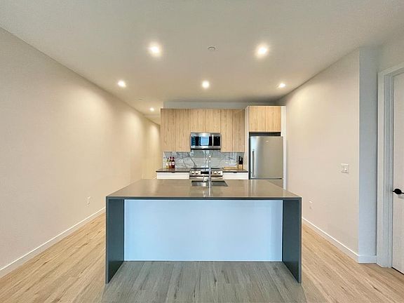2nd image of 307 Pine St Penthouse 6