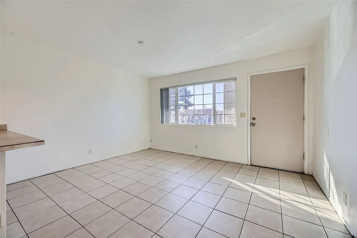 Building Photo - 3604 Thomas Ave #4