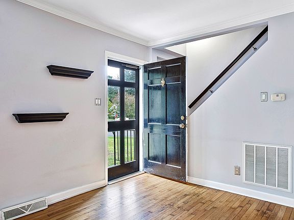 5th image of 1006 Willow Lawn Dr