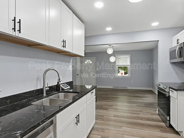 421 Saint Luke St — Photo 9