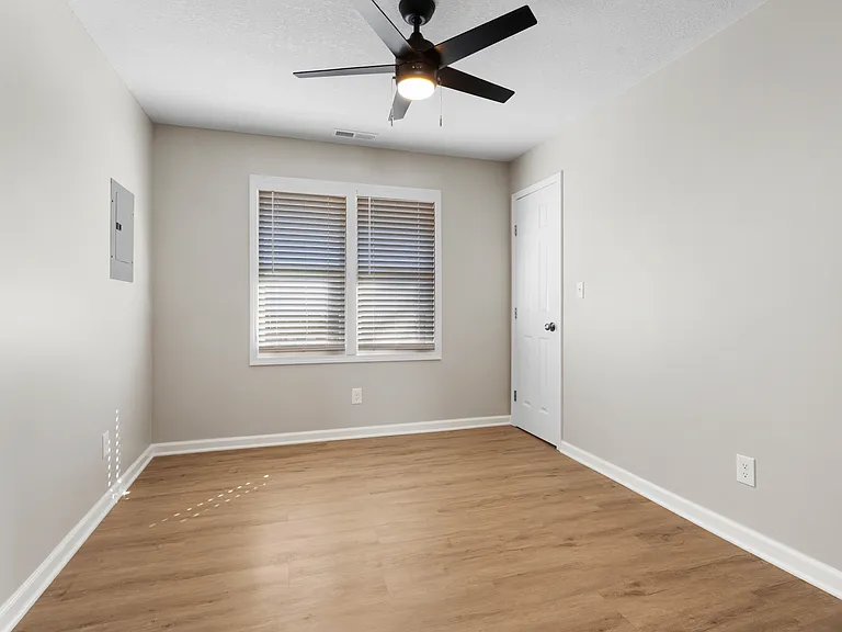 Adams Duplex Apartments — Photo 15