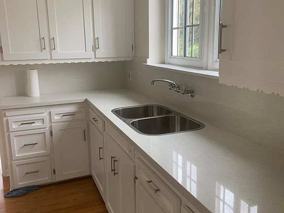 2nd image of 948 Alandele Ave