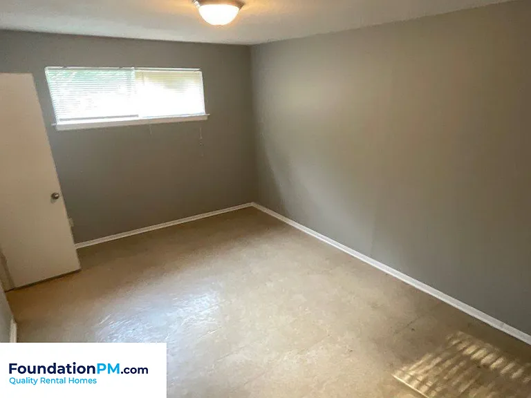 3220 Ashwood St — Photo 8