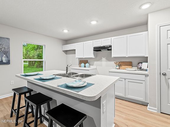 3rd image of 9305 DOLPHIN Court
