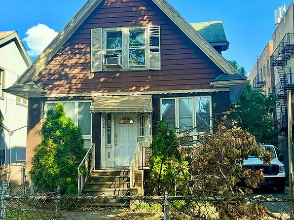 1081 E 13th St, Brooklyn, NY 11230