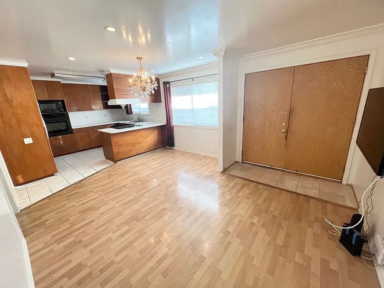 1119B Banyan St — Photo 2