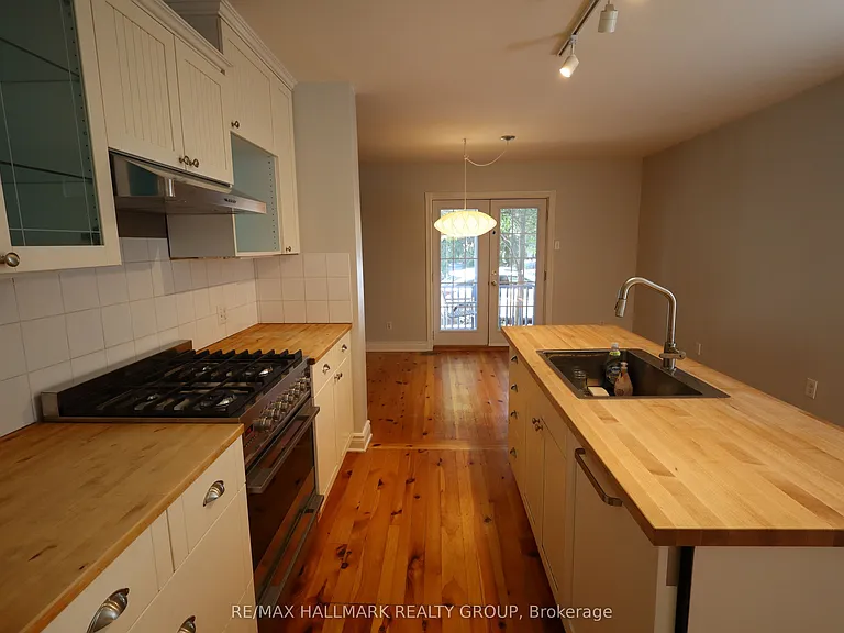 21 Electric St — Photo 3