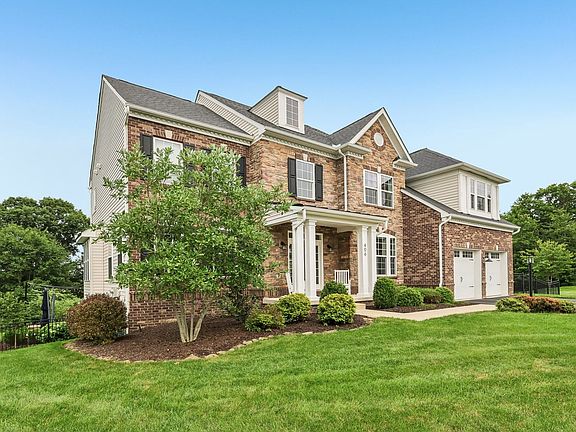 2nd image of 406 Magnolia Ct