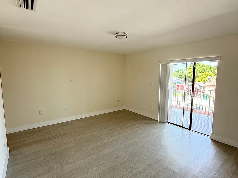 8853 SW 38th St — Photo 5