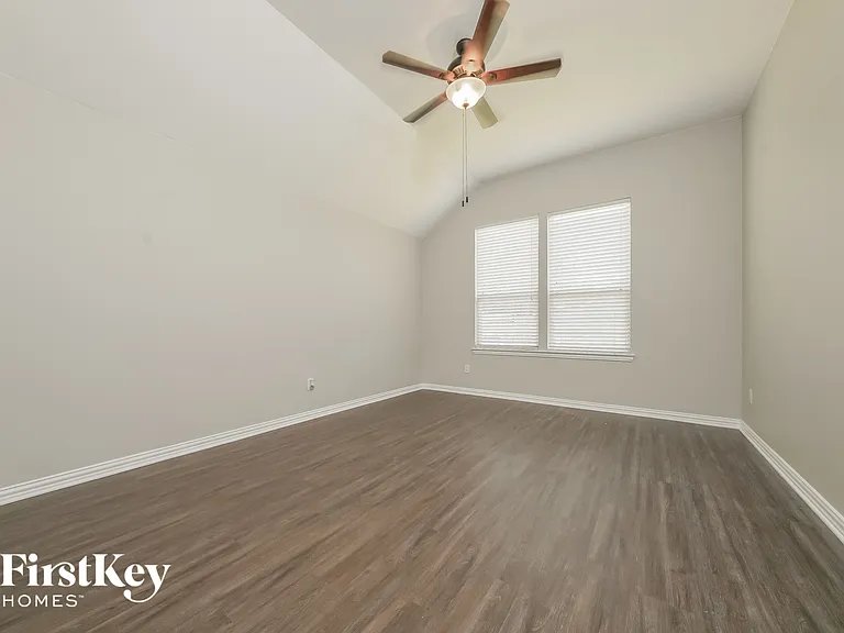 1521 Toucan Dr — Photo 8