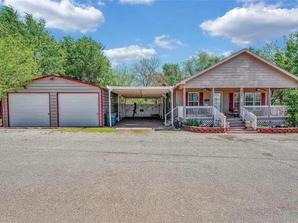 902 Opal Ave, Clinton, OK 73601