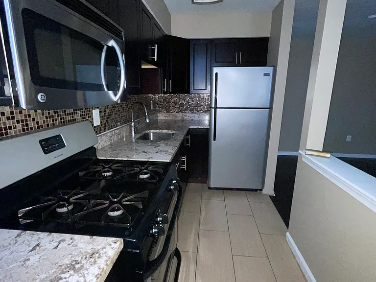 4704 Chestnut St #2D — Photo 1