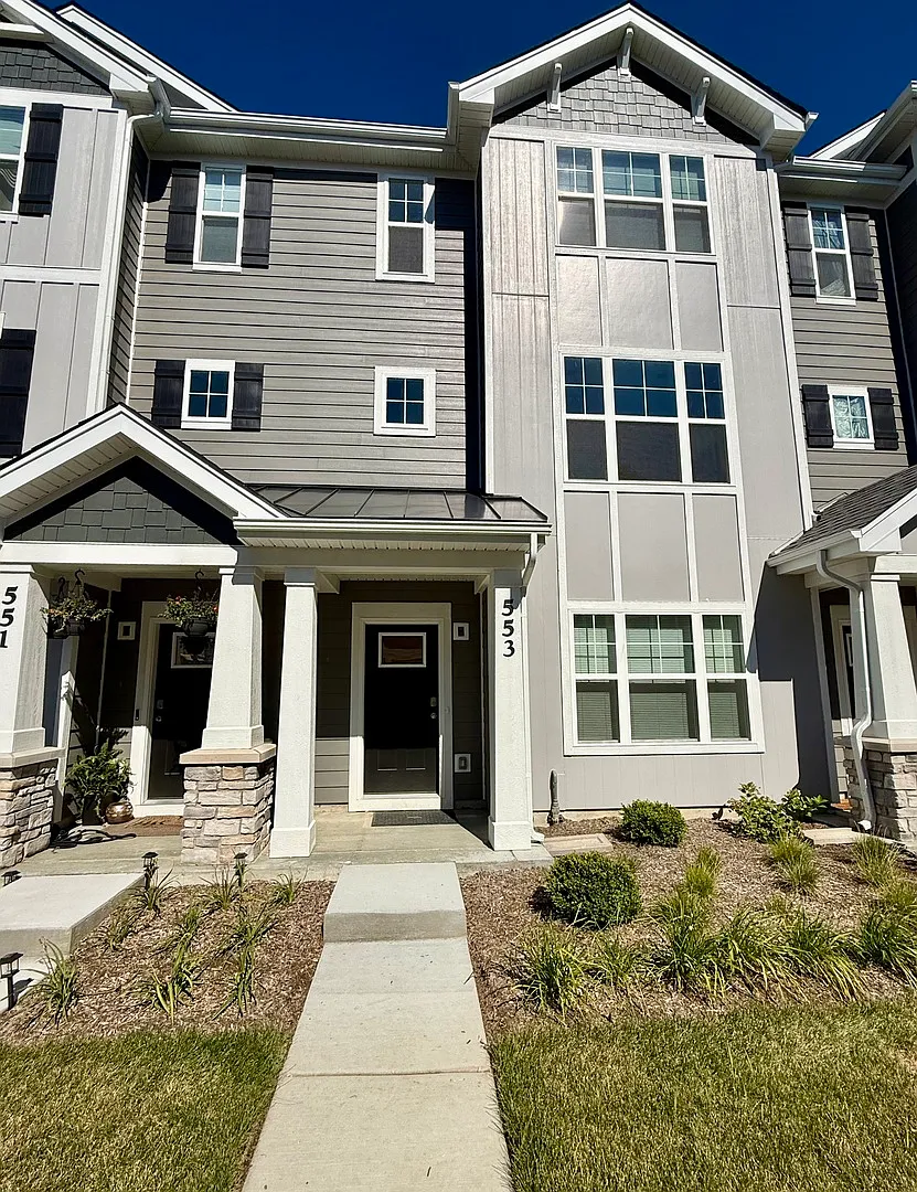 3 bed, 2.5 bath, 1630 sqft, $3,390 — Photo 1