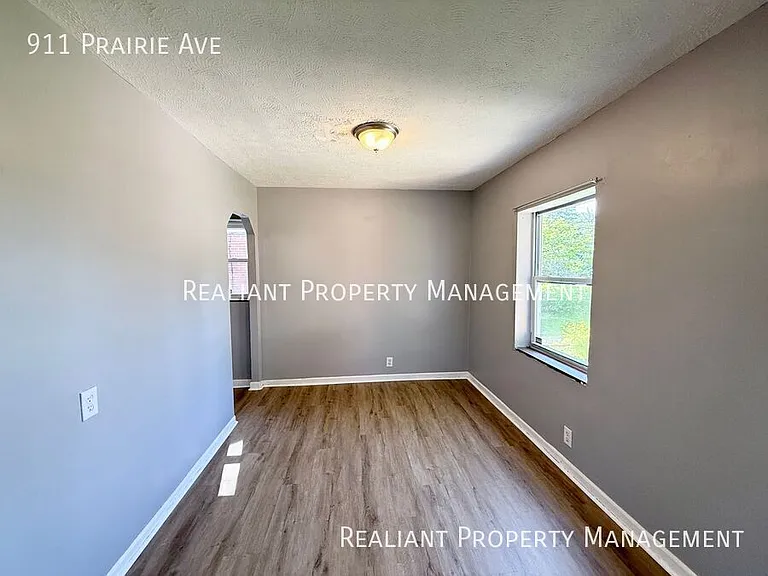 911 Prairie Ave — Photo 5