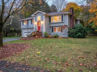 18 Selfridge Rd, Bedford, MA 01730