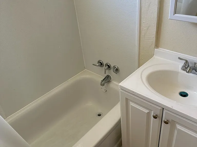 541-553 Admiral Callaghan Ln — Photo 5