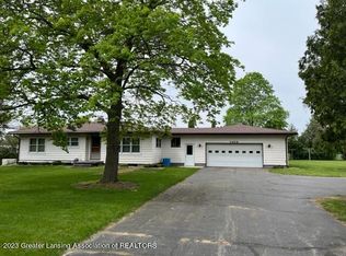 1496 S Warren Rd, Ovid, MI 48866